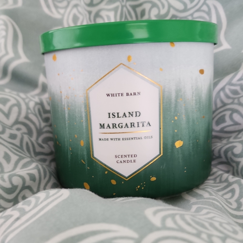 White Barn Island Margarita Candle - Green and Gold